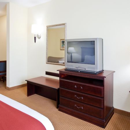 Holiday Inn Express Hotel & Suites Panama City-Tyndall Bagian luar foto