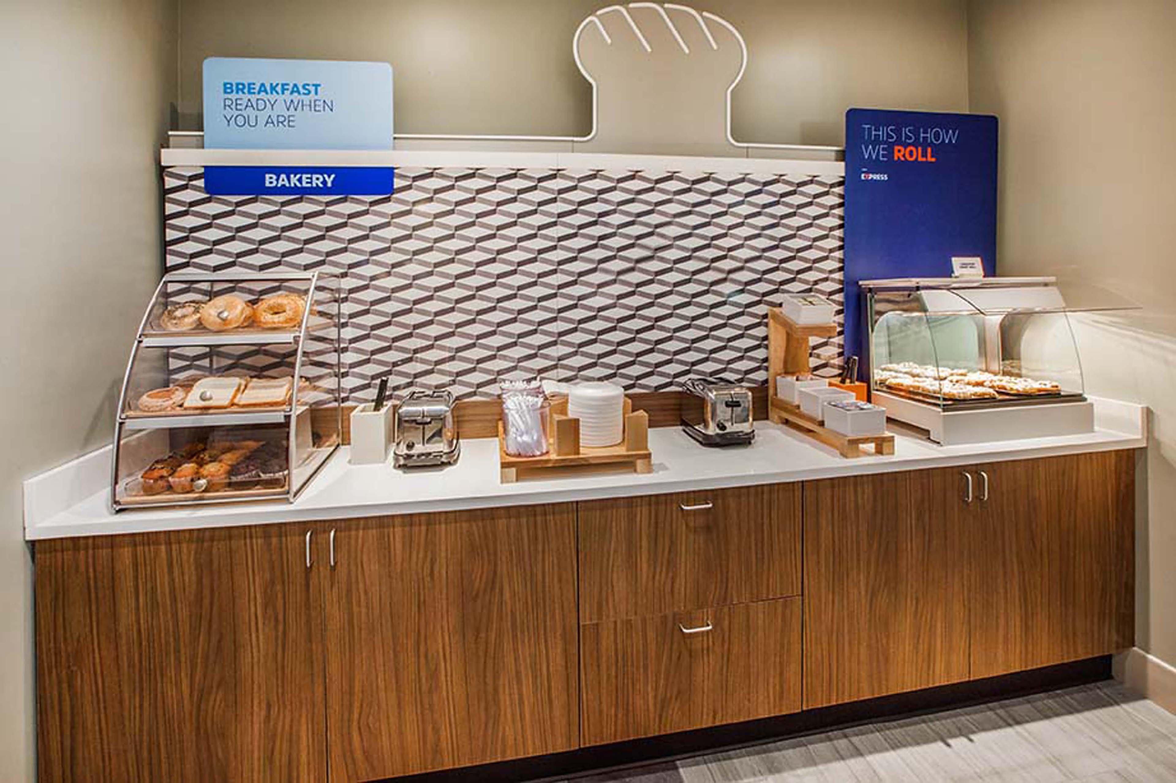 Holiday Inn Express Hotel & Suites Panama City-Tyndall Bagian luar foto