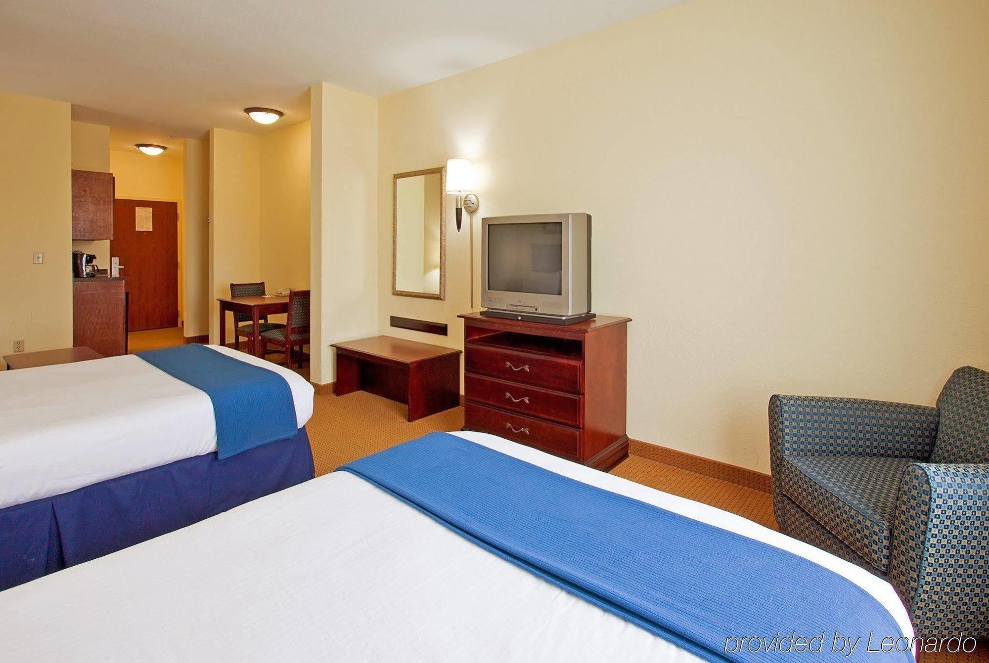 Holiday Inn Express Hotel & Suites Panama City-Tyndall Bagian luar foto